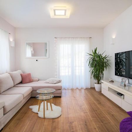 Apartment Toma Подстрана Екстериор снимка