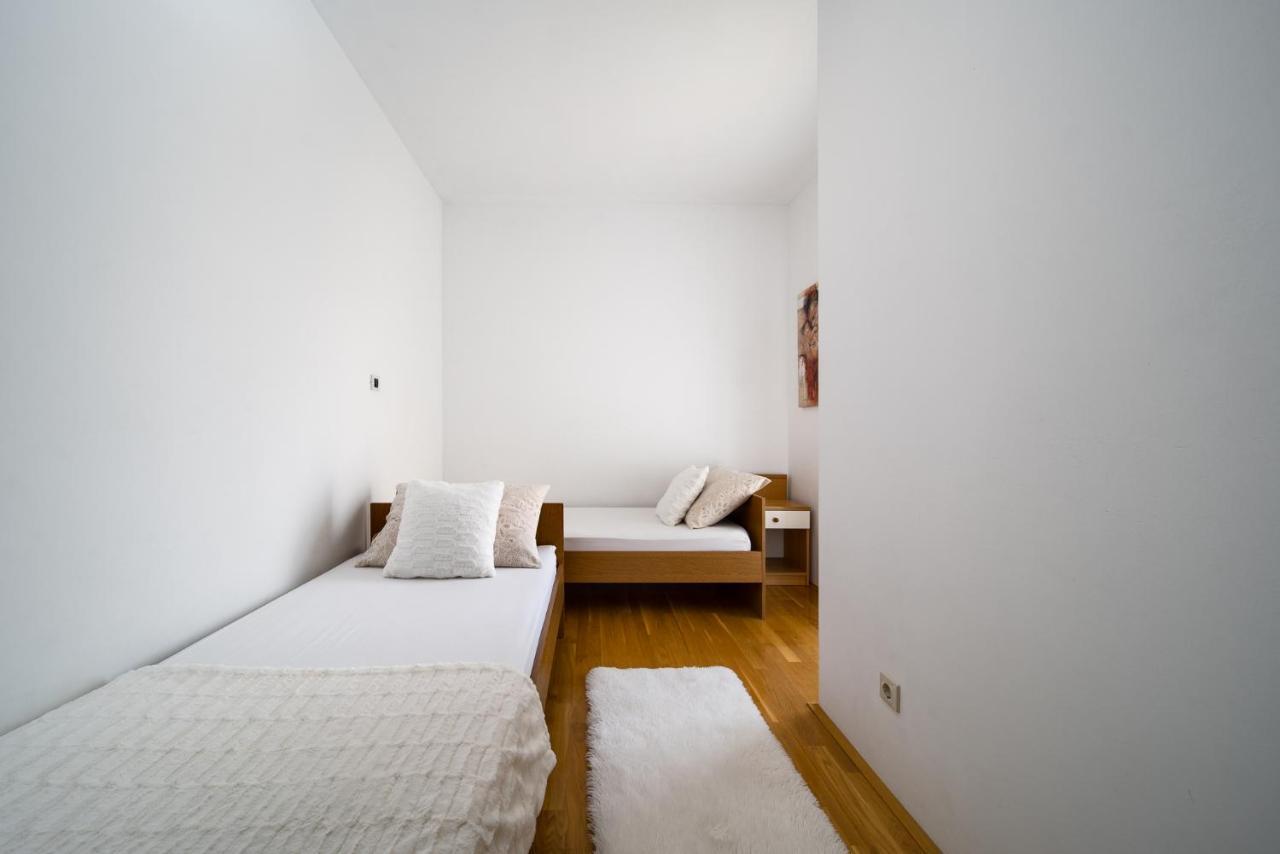 Apartment Toma Подстрана Екстериор снимка
