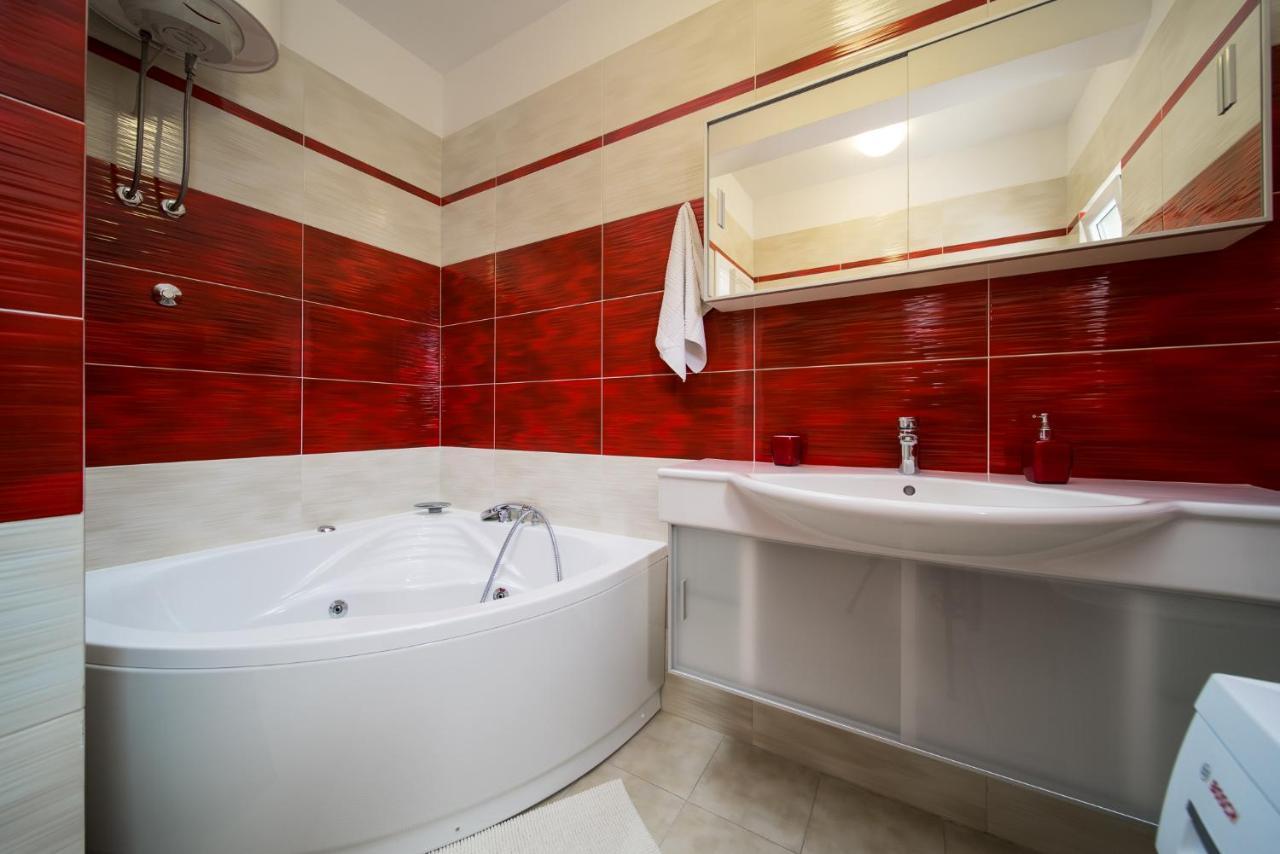 Apartment Toma Подстрана Екстериор снимка