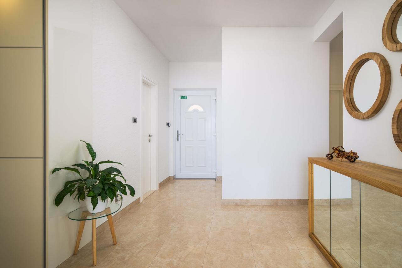 Apartment Toma Подстрана Екстериор снимка
