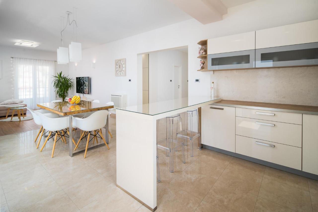 Apartment Toma Подстрана Екстериор снимка